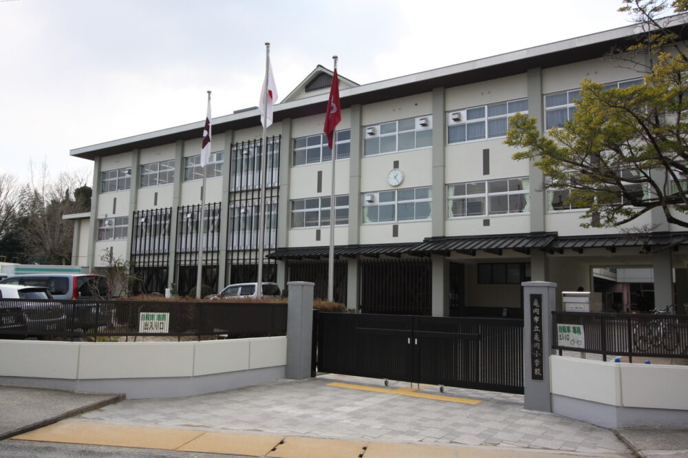 亀岡小学校